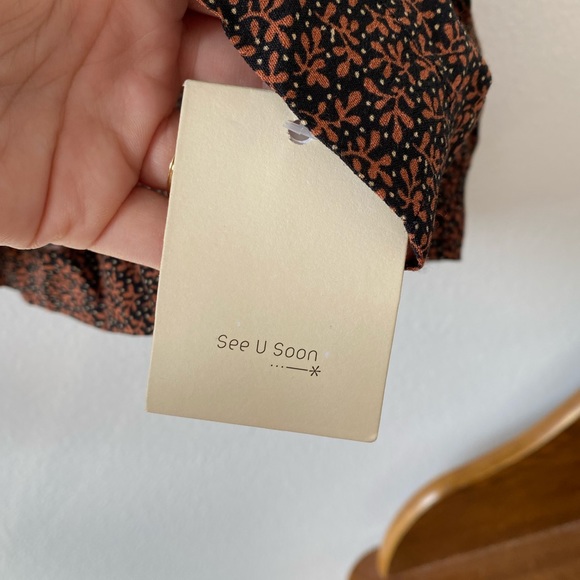 Leaf Print Box Waist French Blouse - Picture 4 of 5